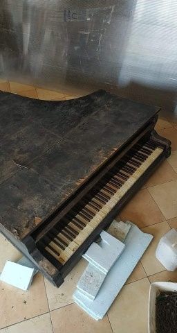 Bardzo stary wiedeński fortepian