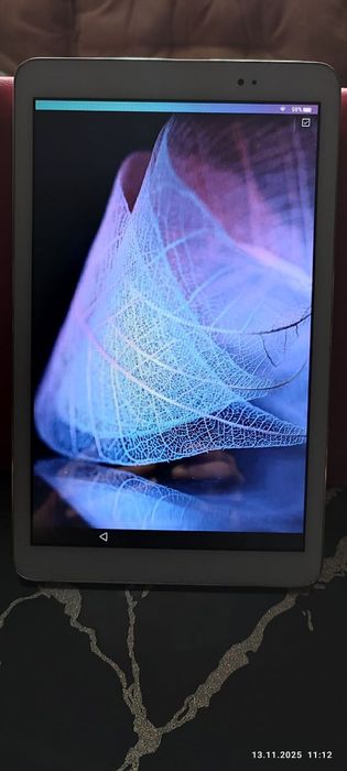 Планшет Huawei T1-A21w,слот під SIM карти немає.