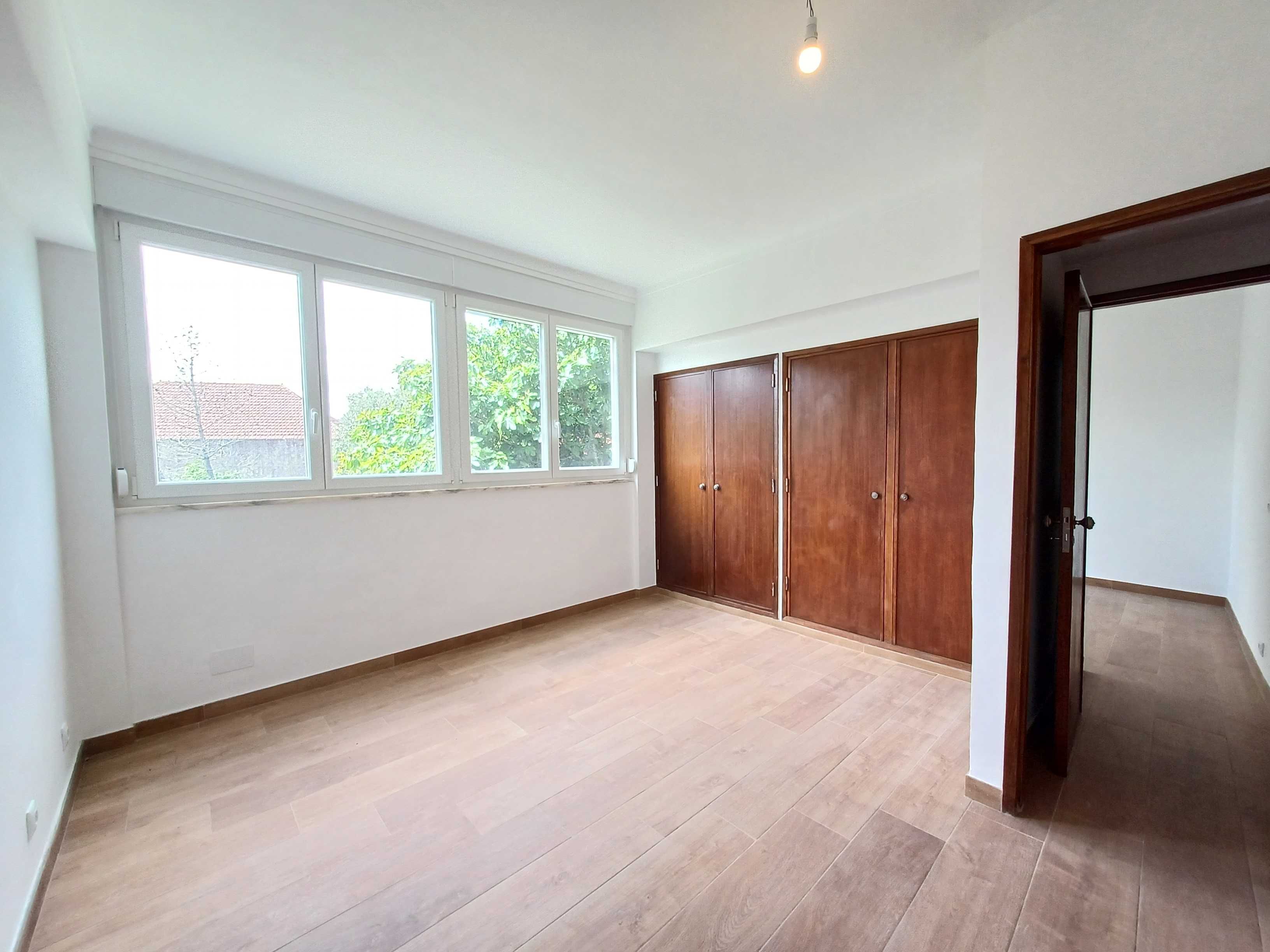 Apartamento T3 renovado para arrendar em Mira de Aire