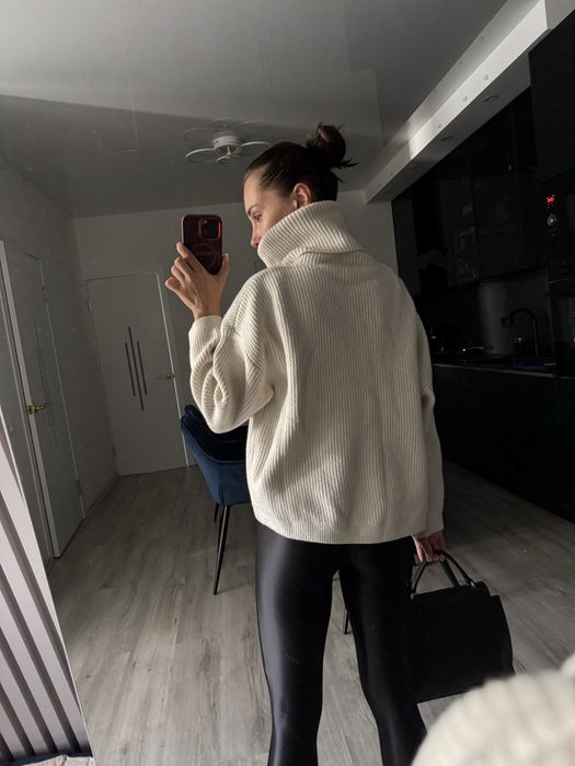 Білий костюм на флісі на зиму светр h&m з високим горлом