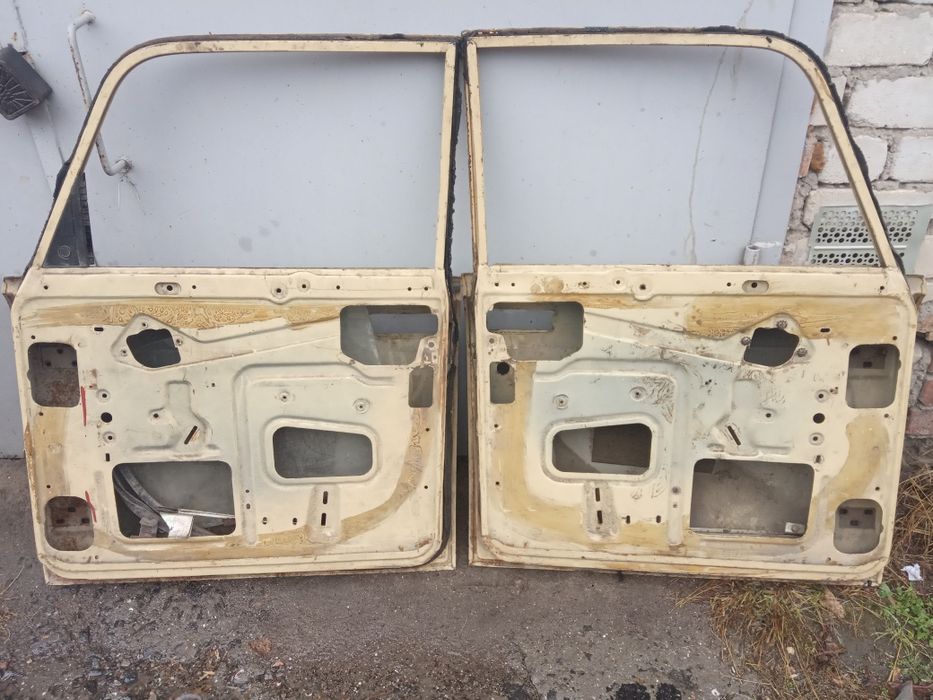 Дверь передня ліва москвича 2140, 2715, 412