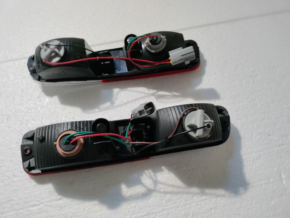 Задні ліхтарі в бампер Mitsubishi Pajero Wagon 3 лівий і правий нові