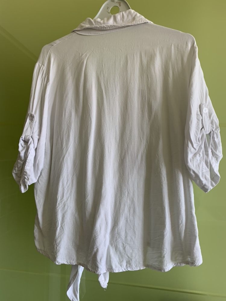 Biała Koszula - wiązana, z naszywkami