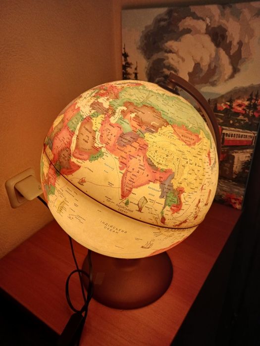 Глобус з підсвіткою