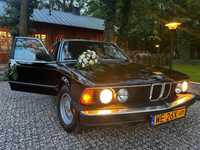 Auto BMW do ślubu wesele sesja retro