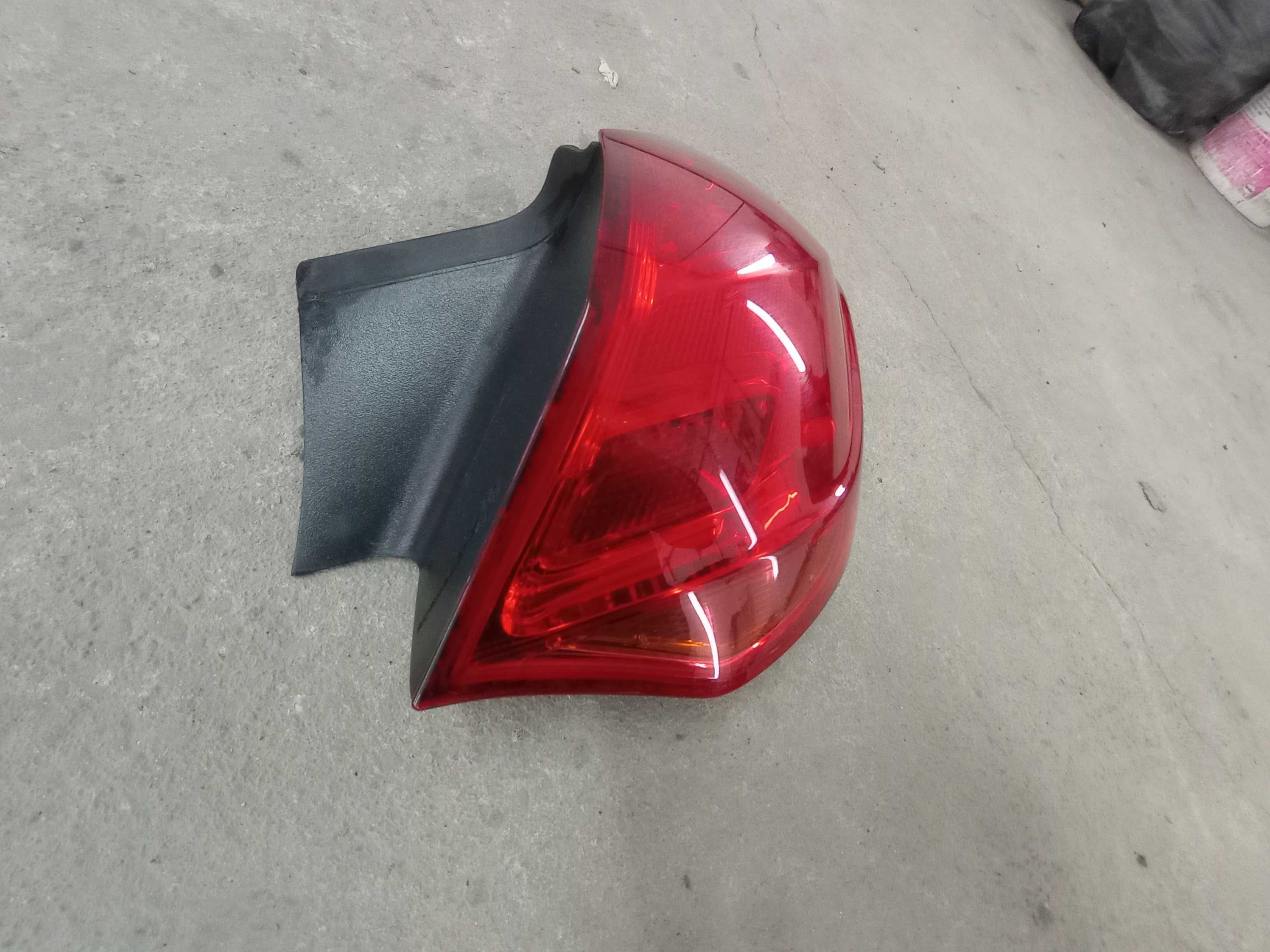 Lampa prawa tylna Opel astra j Lift