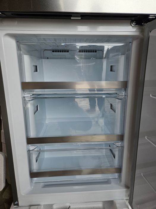 Frigorífico Combinado LG - 387L - No Frost - Inox - Novo c/garantia