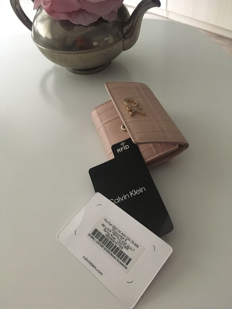 Portfel , etui na karty ,  firmy Calvin Klein z blokadą RFID