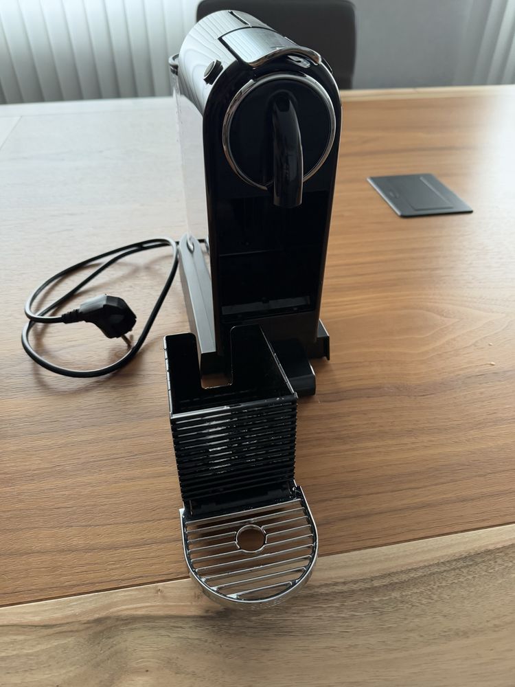 Кавоварка Nespresso Citiz DeLonghi EN167.B