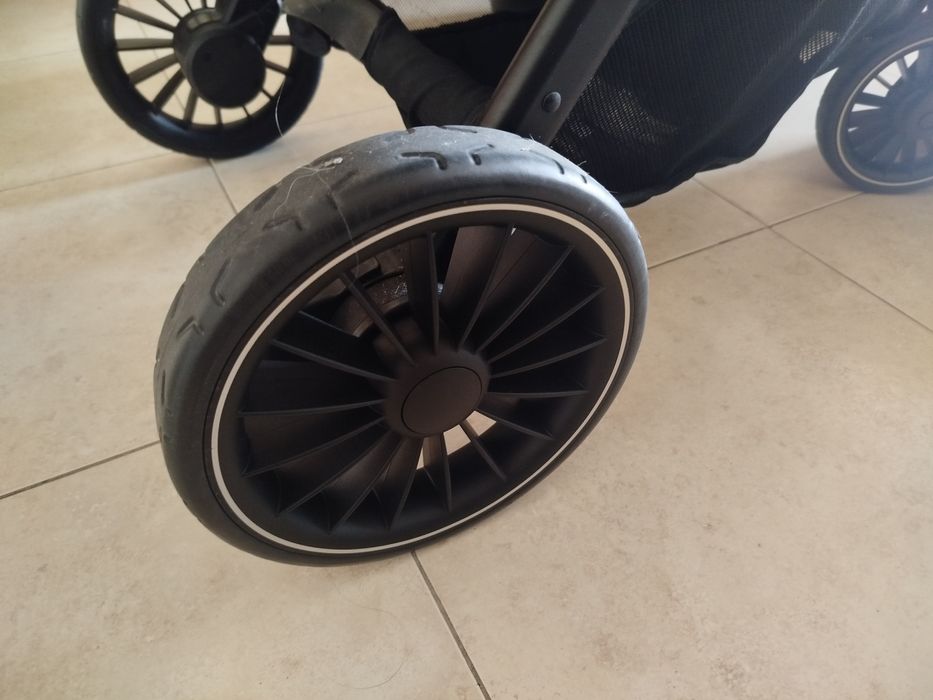 Carrinho Bebé Trio Best Friend + como novo