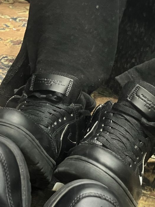 Off white for walking black