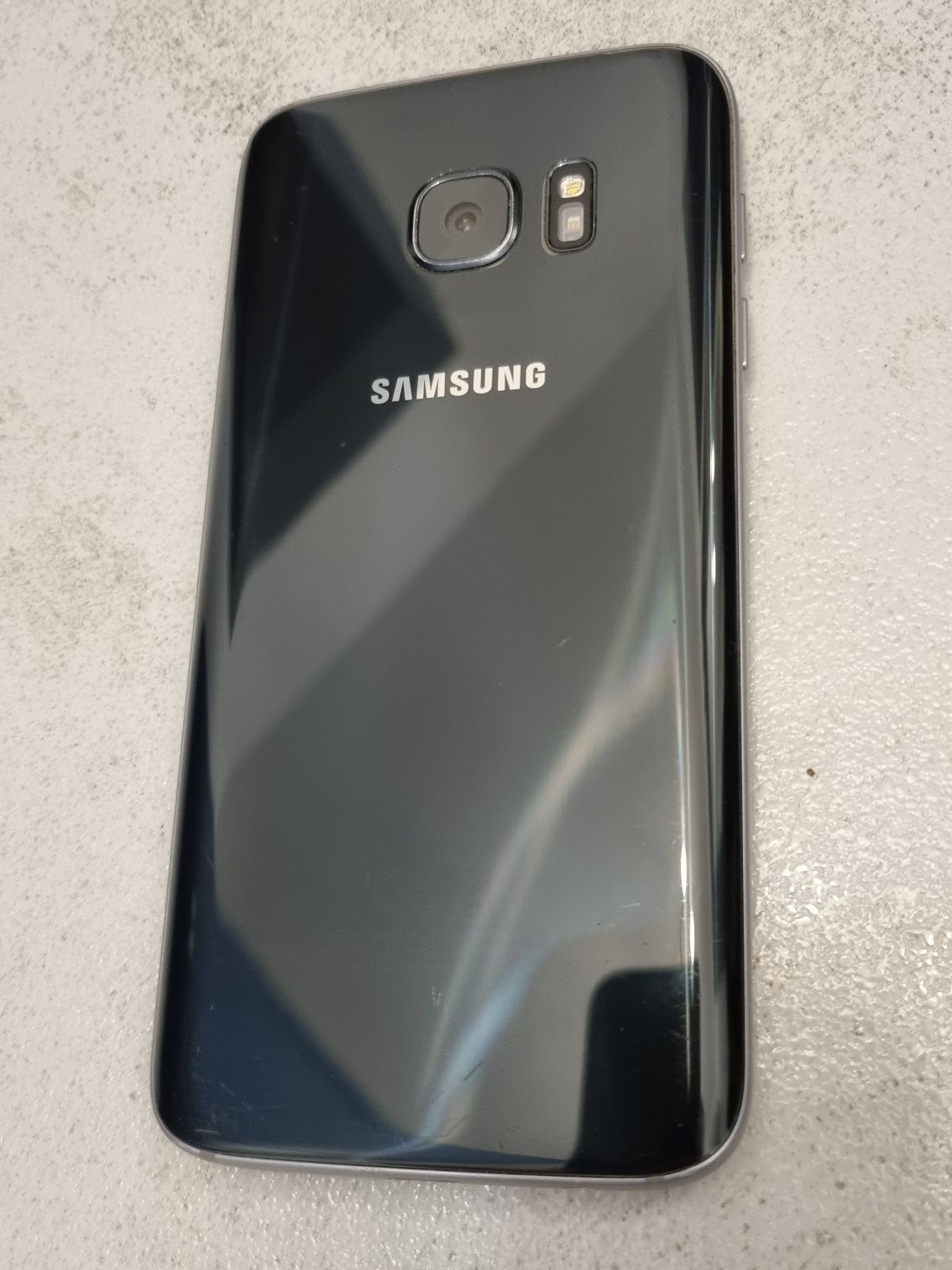 Samsung S7  SM-G930F  32GB Cały komplet