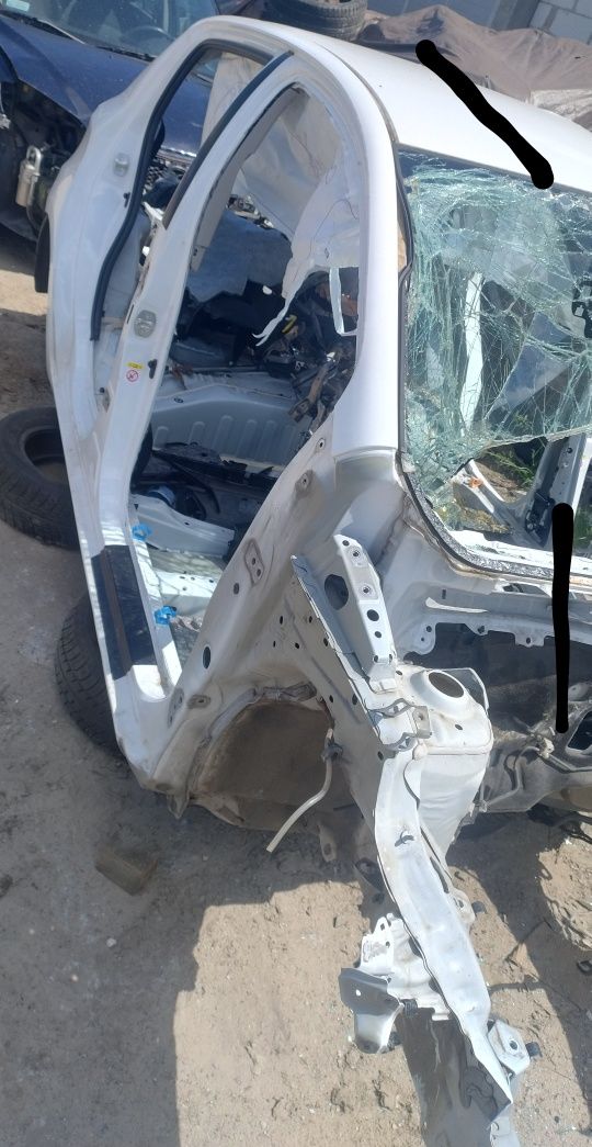 Słupek Podłużnica Prawa Karoseria Lak.040 Toyota Yaris III Lift 2019r