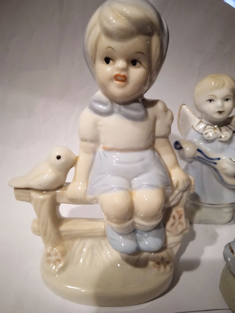 Porcelanowe figurki dzieci aniołków