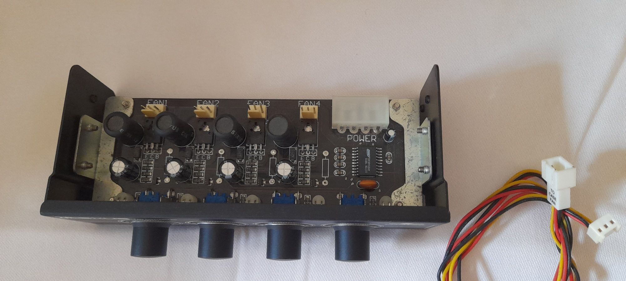 Vantec Nexus 3.5" Multi-Channel Fan Controller - ÚLTIMOS DIAS