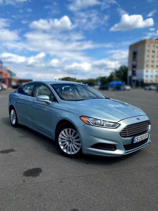 Автомобіль Ford Fusion гібрид