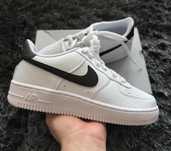 Klasyczne sneakersy Nike Air Force 1 07 biało czarne nowe 44