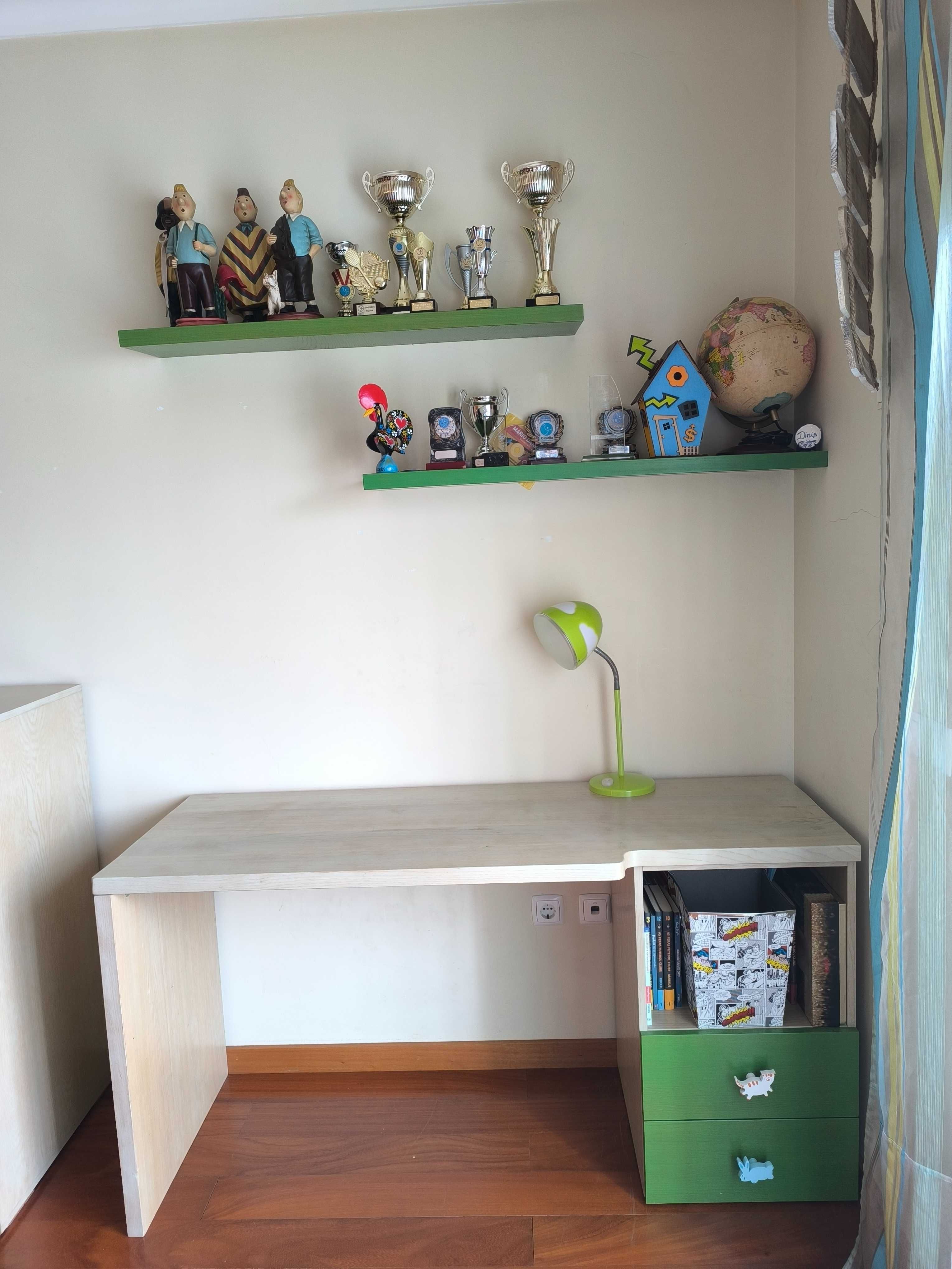 Quarto de criança em excelente estado