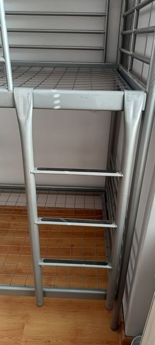 Łóżko piętrowe SVARTA, metalowe