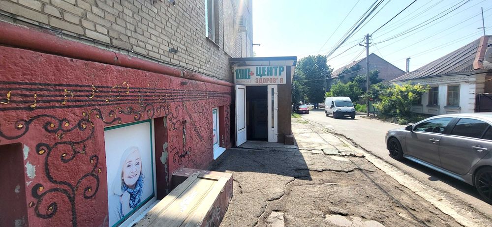 Продаж ЦОКОЛЬНОГО приміщення вул. Поштова буд. 27/29 центр АНГОЛЕНКА.