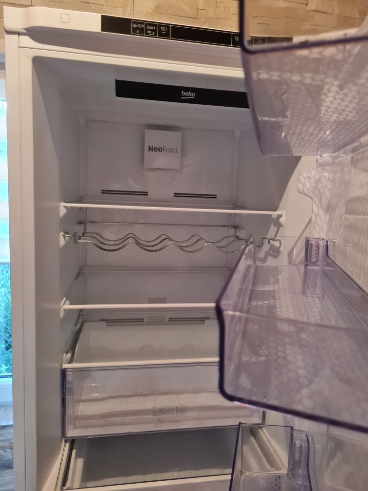 Lodówka BEKO RCNA366I30W A++ 185cm No Frost biała