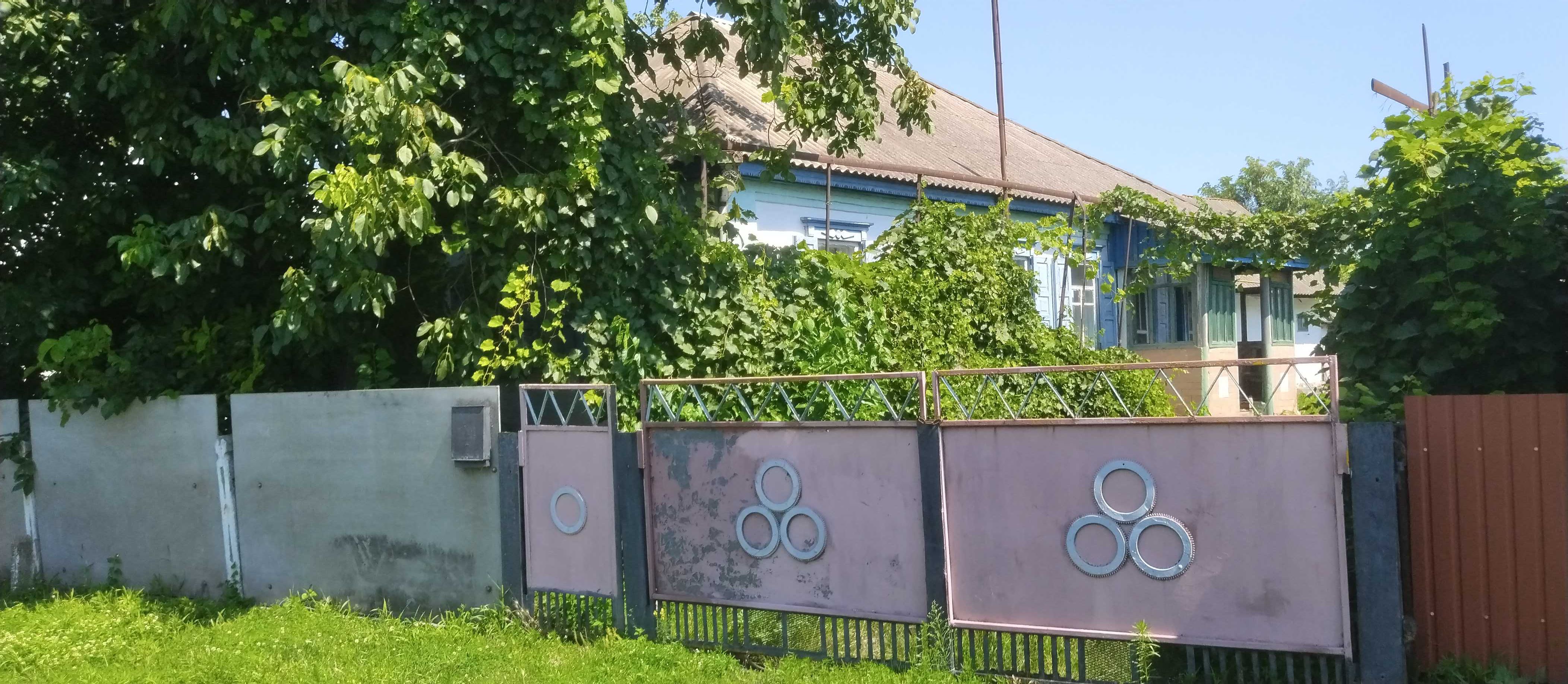Продаж будинку з магазином в тихому і зручному місце положенні