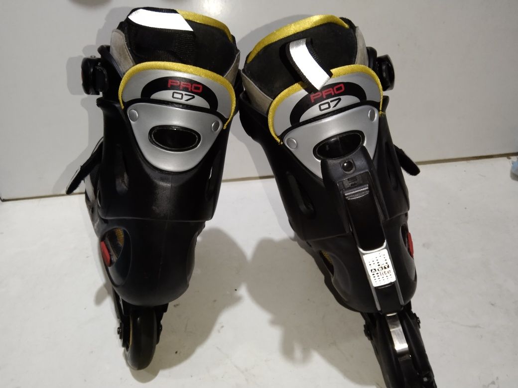 Rolki ROLLERBLADE PRO 07  rozmiar 44 wkładka 29 cm