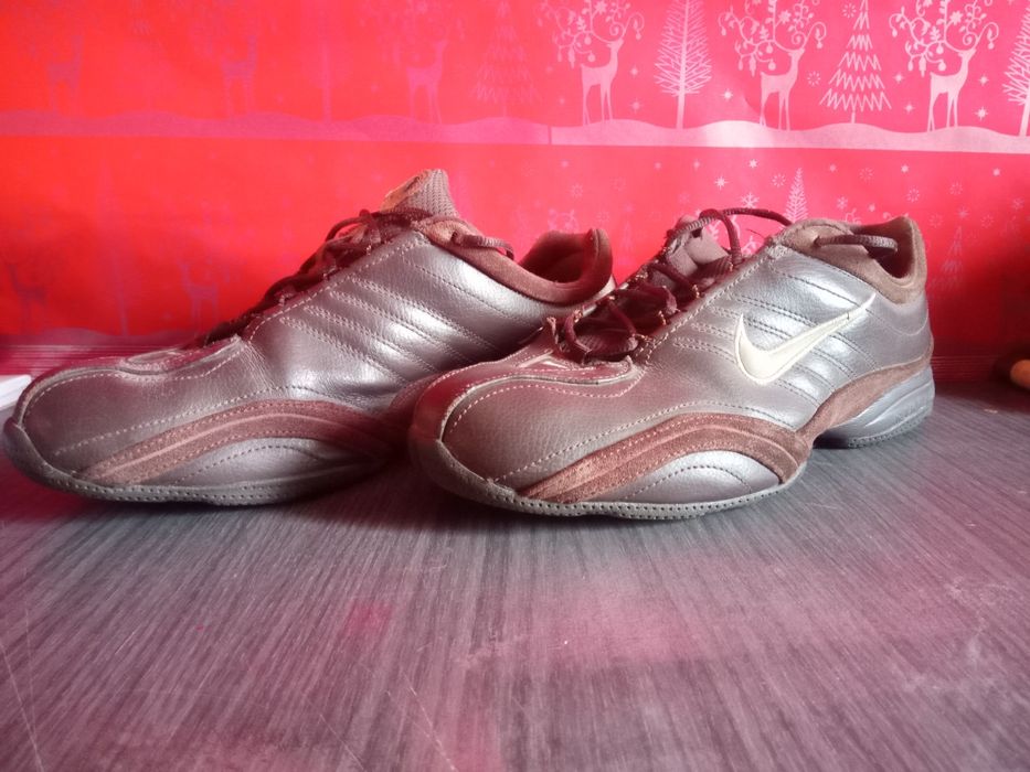 Sapatilhas Nike castanhas como novas