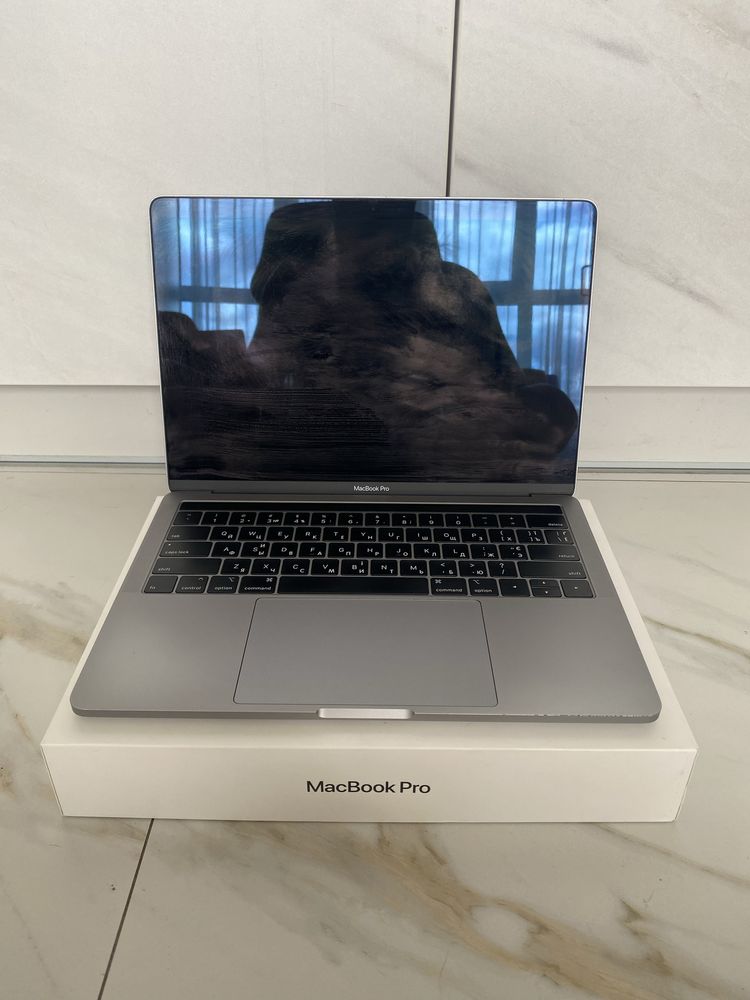 MacBook Pro 2019 13 дюймов Space Gray Touch Bar