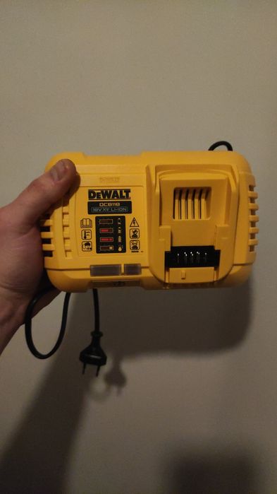Зарядка зарядне /інструмент  Деволт DeWalt 115  ,1104,116,118 230в
