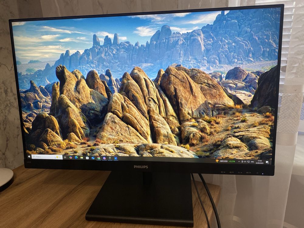 Монитор PHILIPS 23.8" - 245E1S