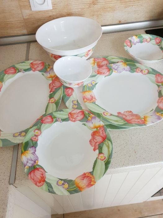 ŚWIĄTECZNY komplet obiadowo deserowy na 24 osoby, nasycone barwy,