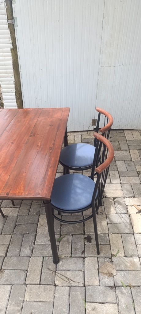 Mesa com 4 cadeiras