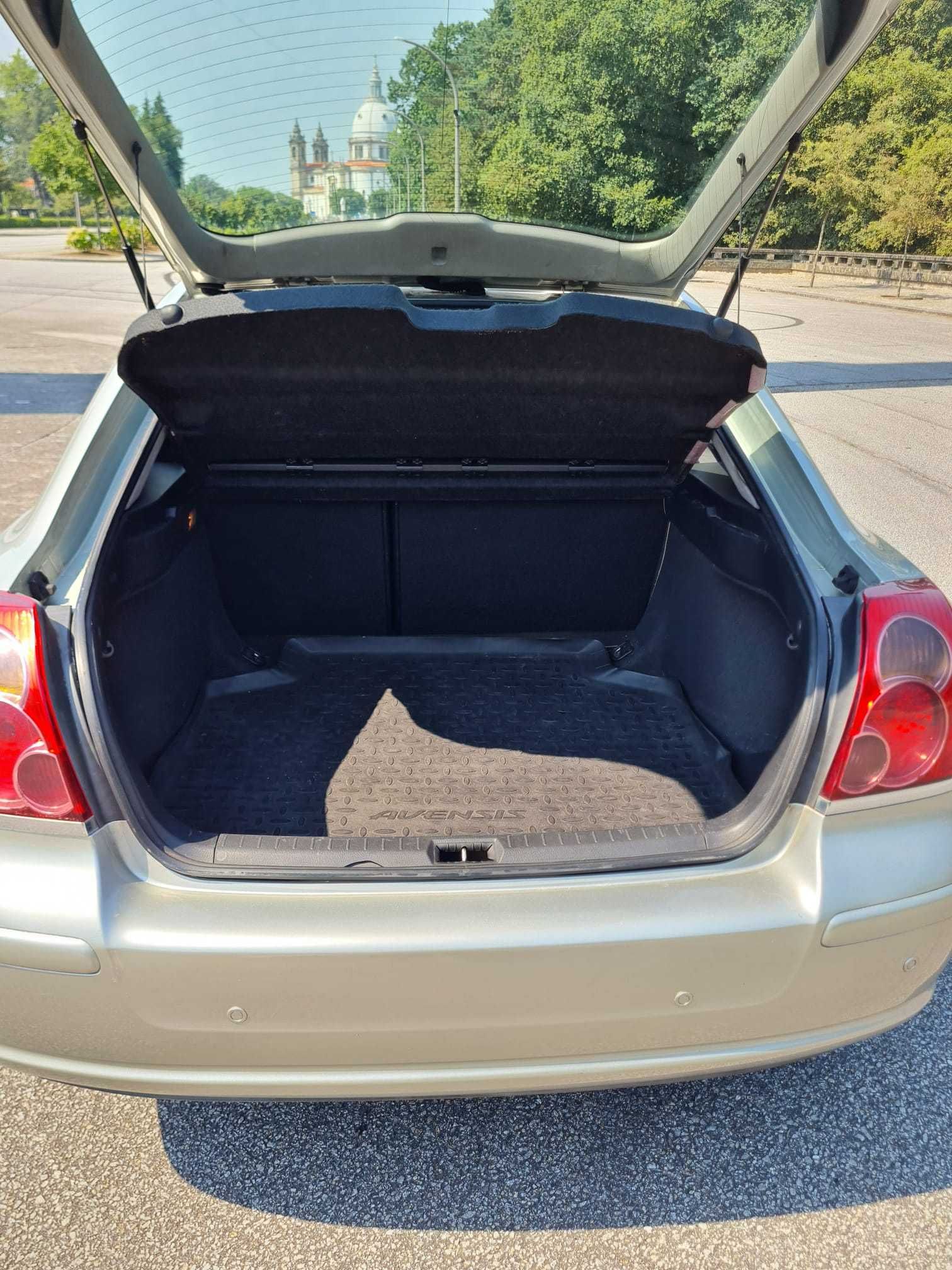 Toyota Avensis 2.0 - 2004