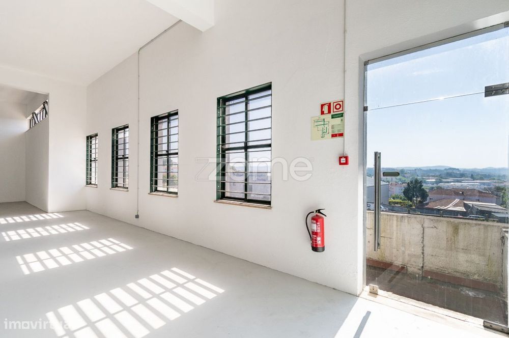 Loja/Armazém com 390m² no Mercado Abastecedor do Porto