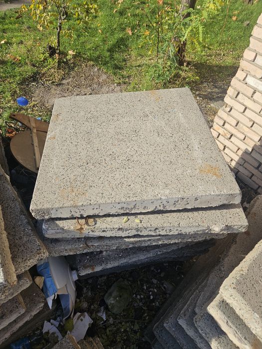 Бетоні плити, армовані 100*100*9, близько 120 штук