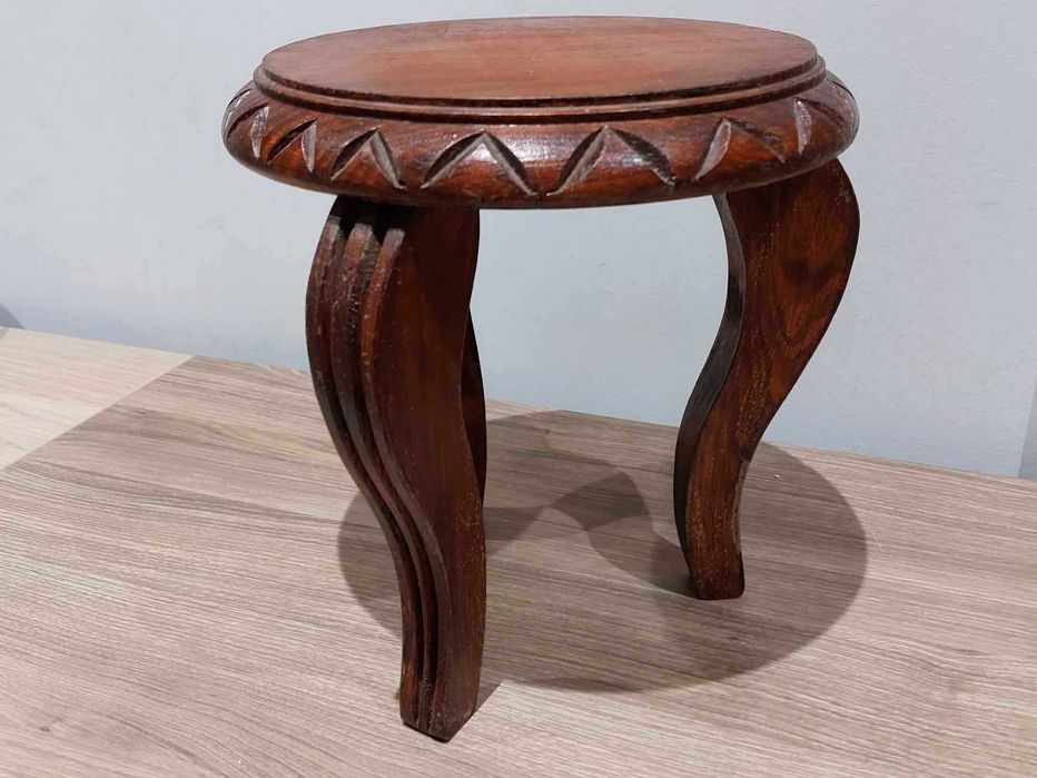 Peanha em madeira para vaso ou figura decorativa (sem os objectos)