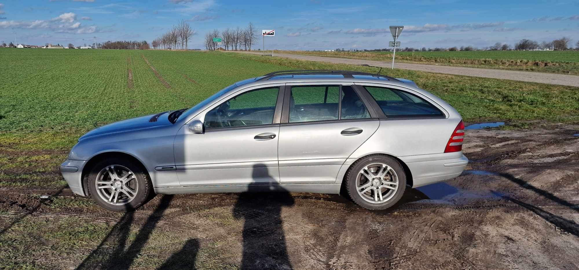 Mercedes-Benz  C220