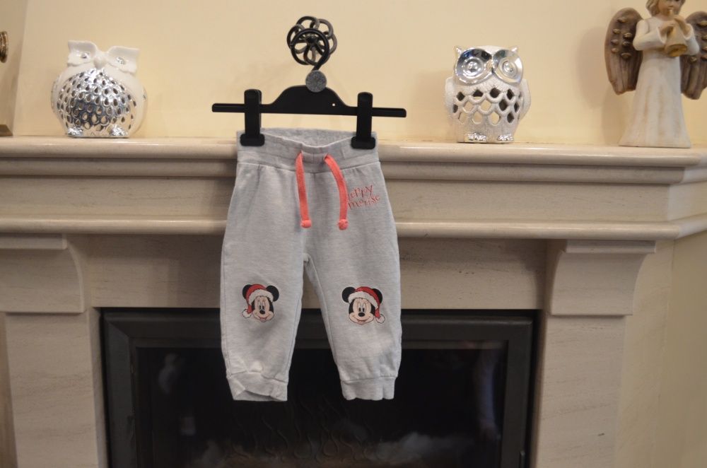 ŚWIĄTECZNE spodenki dresowe z myszką MINIE 9-12m, r. 80 dresy stan BDB