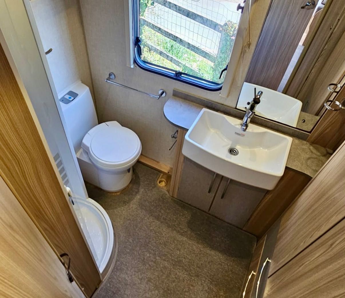 Caravana Coachman Amara  - Impecável ESTA CARAVANA ESTÁ AGORA VENDIDA