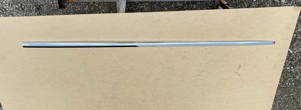 LISTWA PRAWA NA PRZEDNIE DRZWI FREEMONT JOURNEY NOWA ORYGINALNA 822172