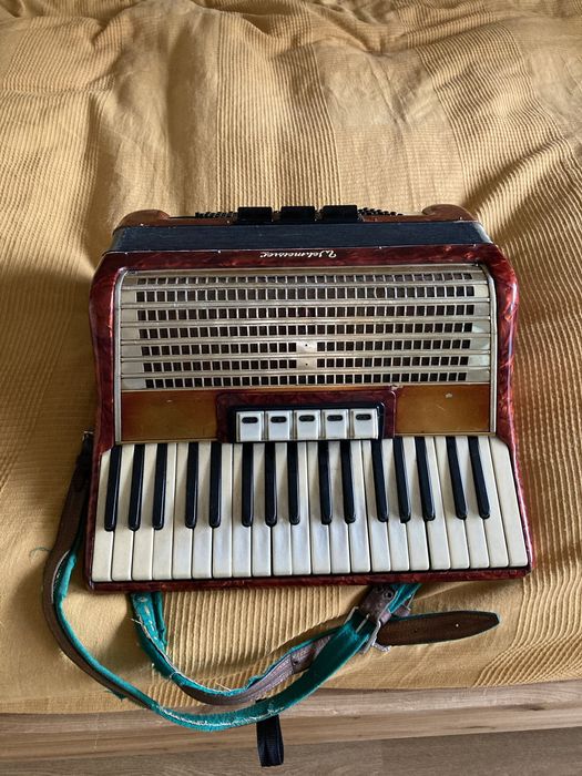 Akordeon Weltmeister 96 basów