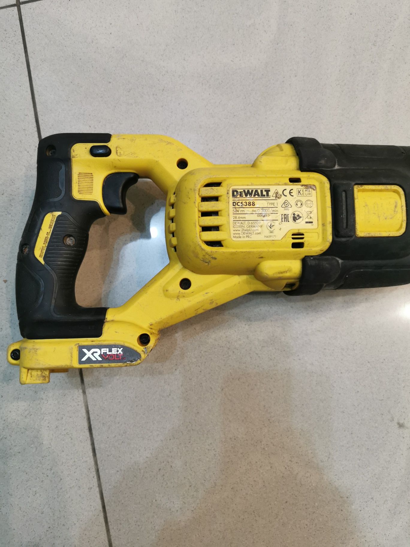 Dewalt DCS388 piła szablasta