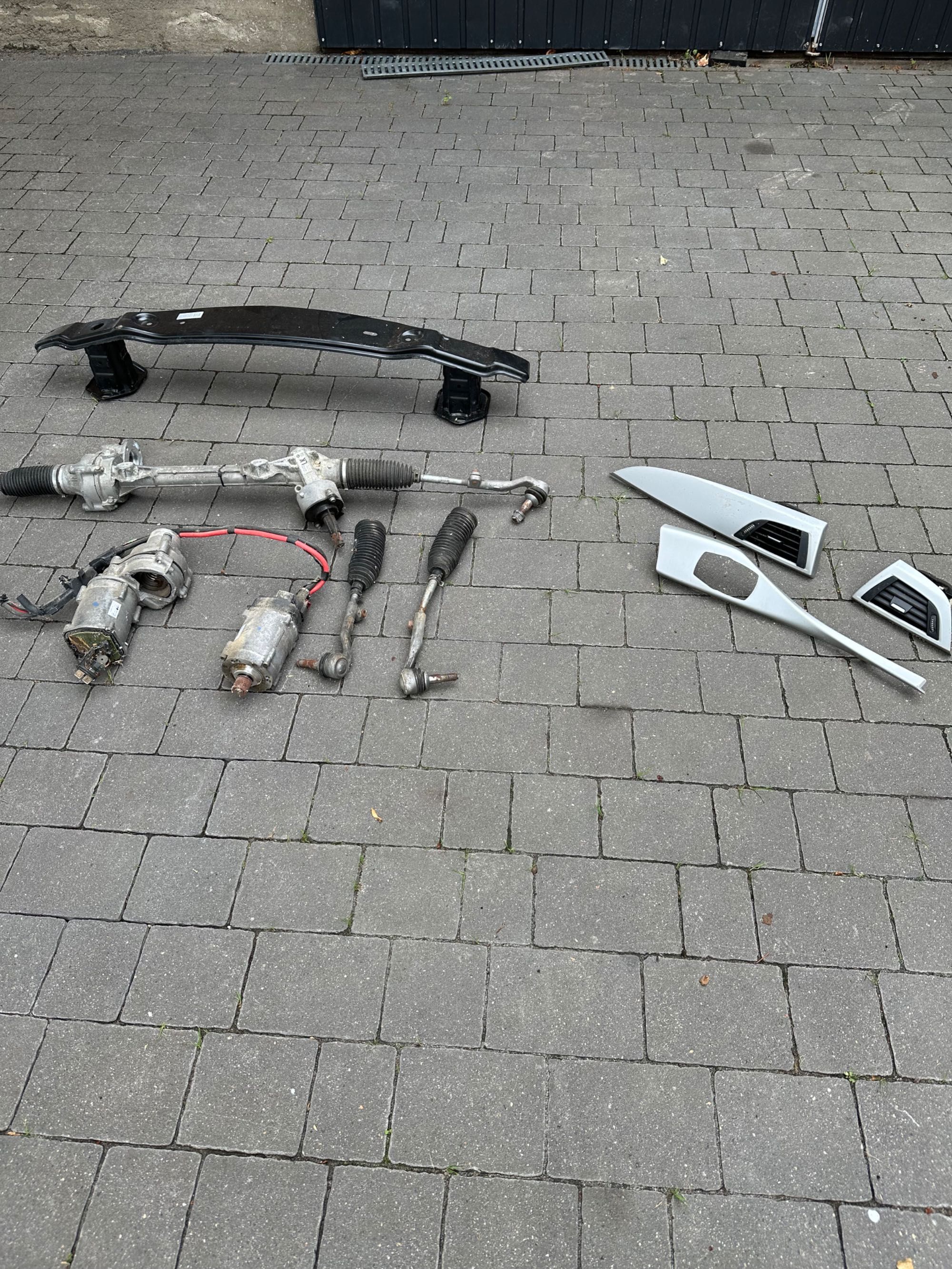 BMW F20  zderzak Części