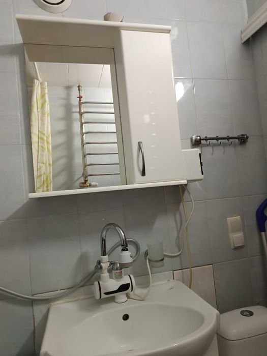 До квартири додається сарай з погребом у дворі.
І підвал під домом.