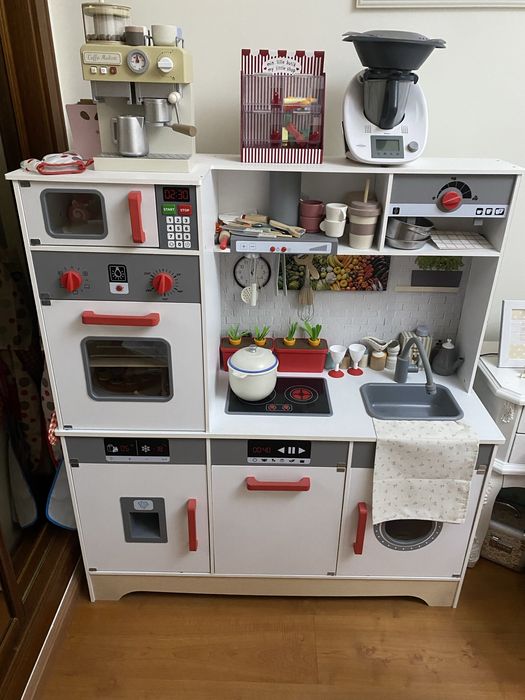 Cozinha criança de madeira com muitos extras