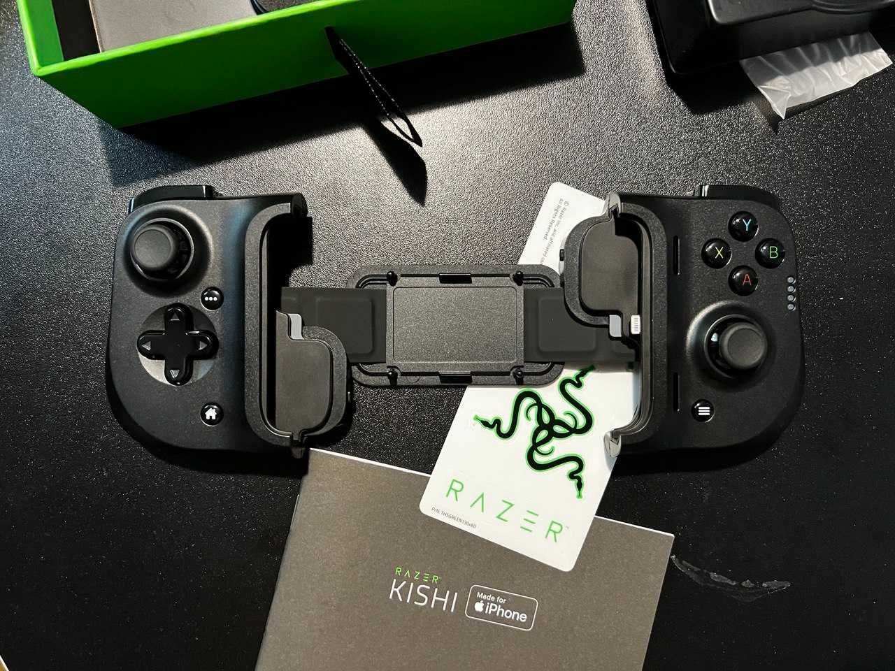 Универсальный геймпад Razer Kishi for iOS Lightning Black