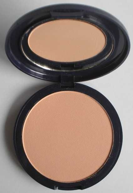 Puderniczka Feather Finish Mayfair Lentheric Yardley puder prasowany