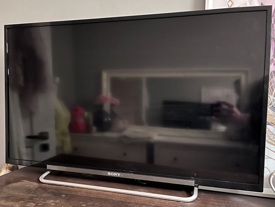 Sprzedam TV Sony KDL-40R471A – idealny dla fanów radia i wyobraźni!
