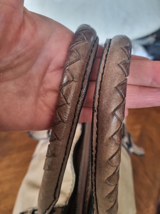 Роскошная сумкаТоут необычного цвета и дорогими деталями Liebeskind Be